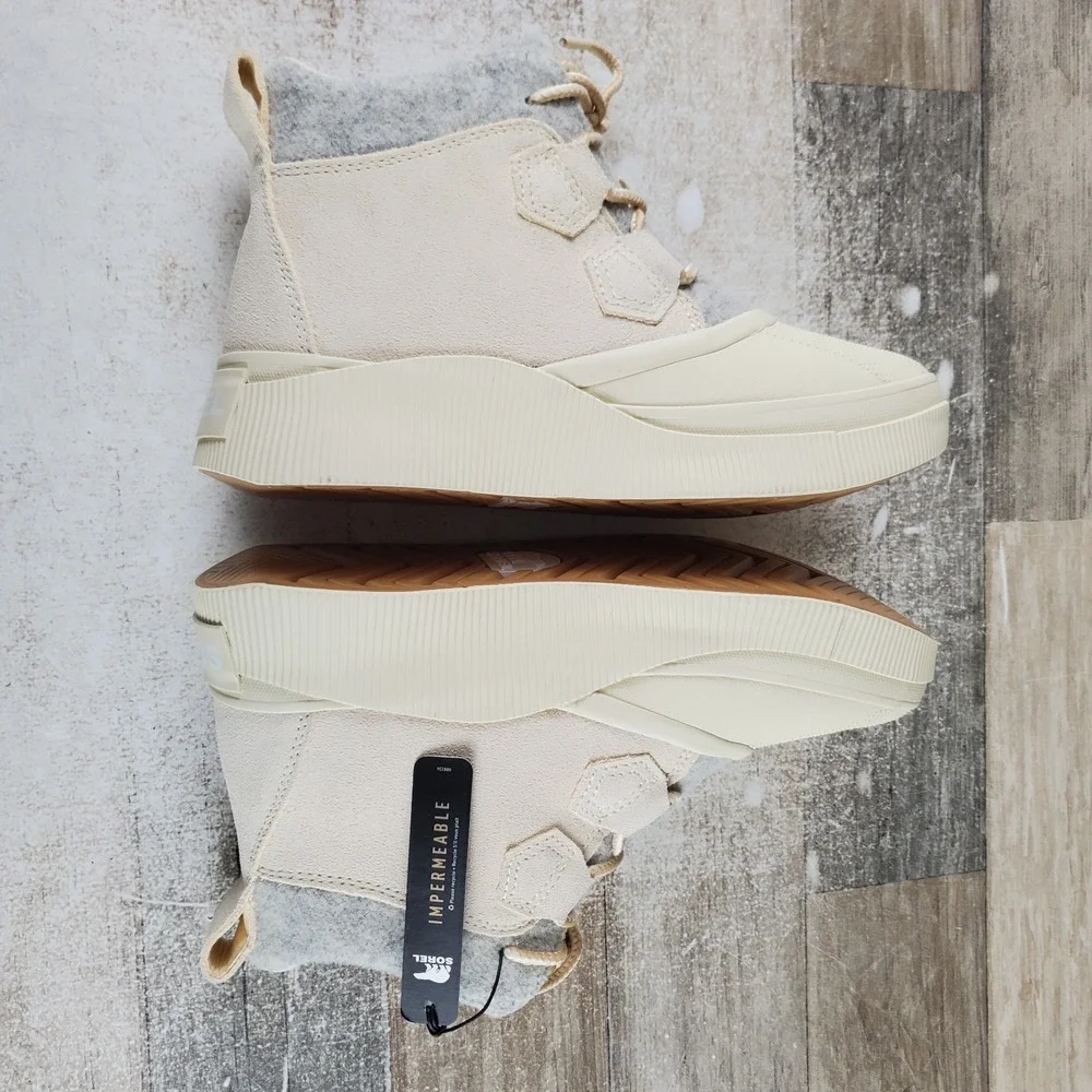 Sorel Out N About IV Classic Womens Boots Sz 6.5 Honey White Waterproof Lace-Up